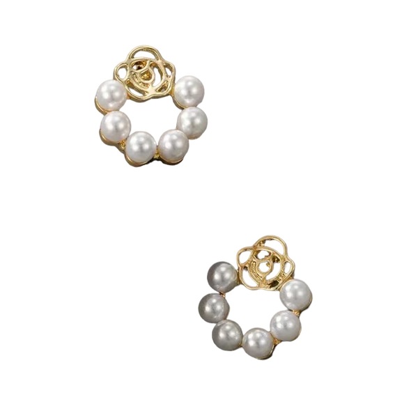 Baroque Style Round Pearl and Gold Stud Earrings - Picture 5 of 5